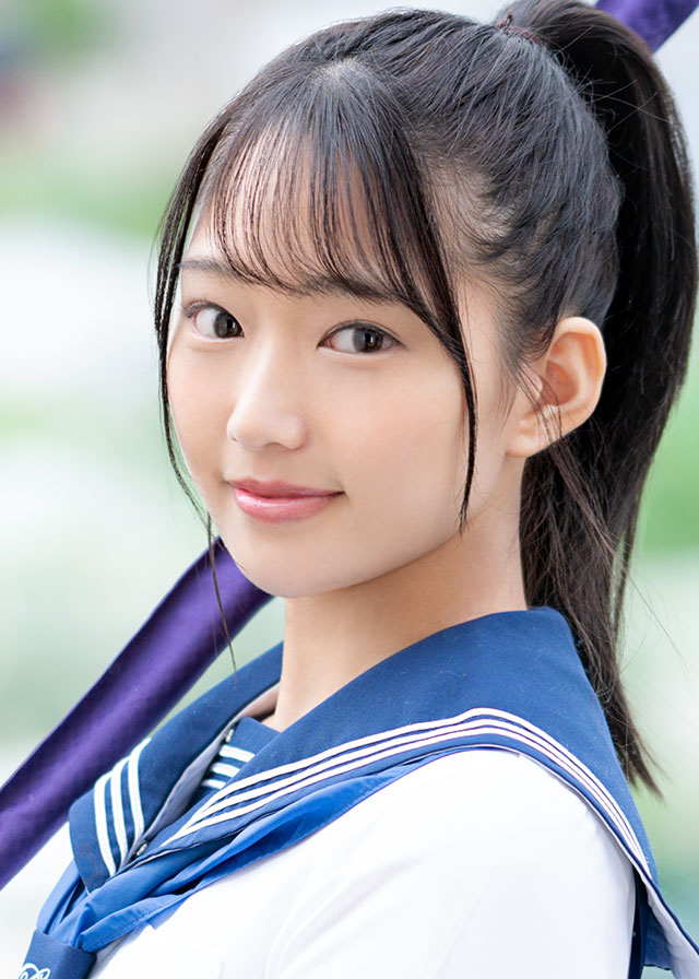 相坂すみれのＡＶデビュー時の制服姿のプロフィール画像